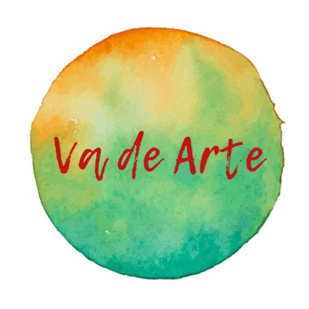 Logotipo de Va de Arte con círculo de acuarela en tonos naranja, verde y azul y texto rojo manuscrito en el centro
